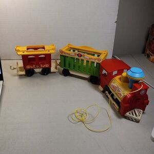 Vintage Fisher Price Circus Train 991 Pull a Long Engine w/ Two Cars Toy